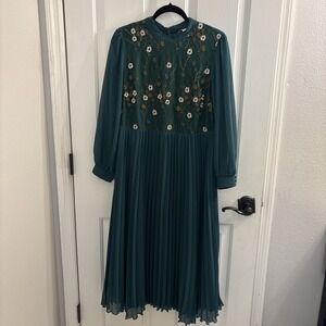 Yumi Women's Dress Floral Embroidered Green Pleated Long Sleeve Midi Size 10